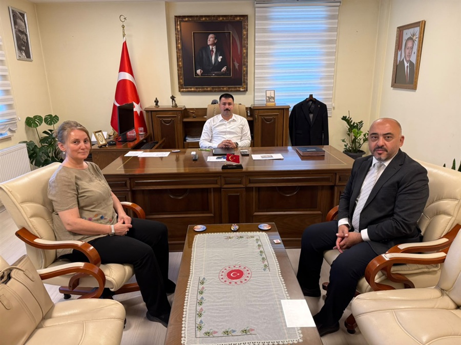 İl Müdürümüz Hakan TUNCERLİ Ayvacık Kaymakamımız Mustafa KARALİ'ye Ziyarette Bulunmuşlardır.